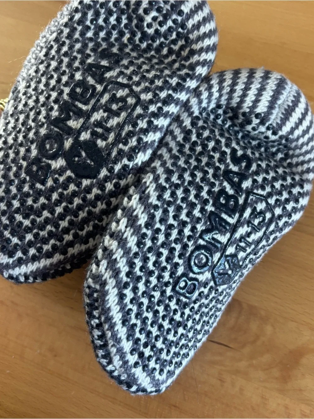 Bombas Gripper Slipper Socks Gray Black Knit House Shoes Unisex Cozy youth 11-13